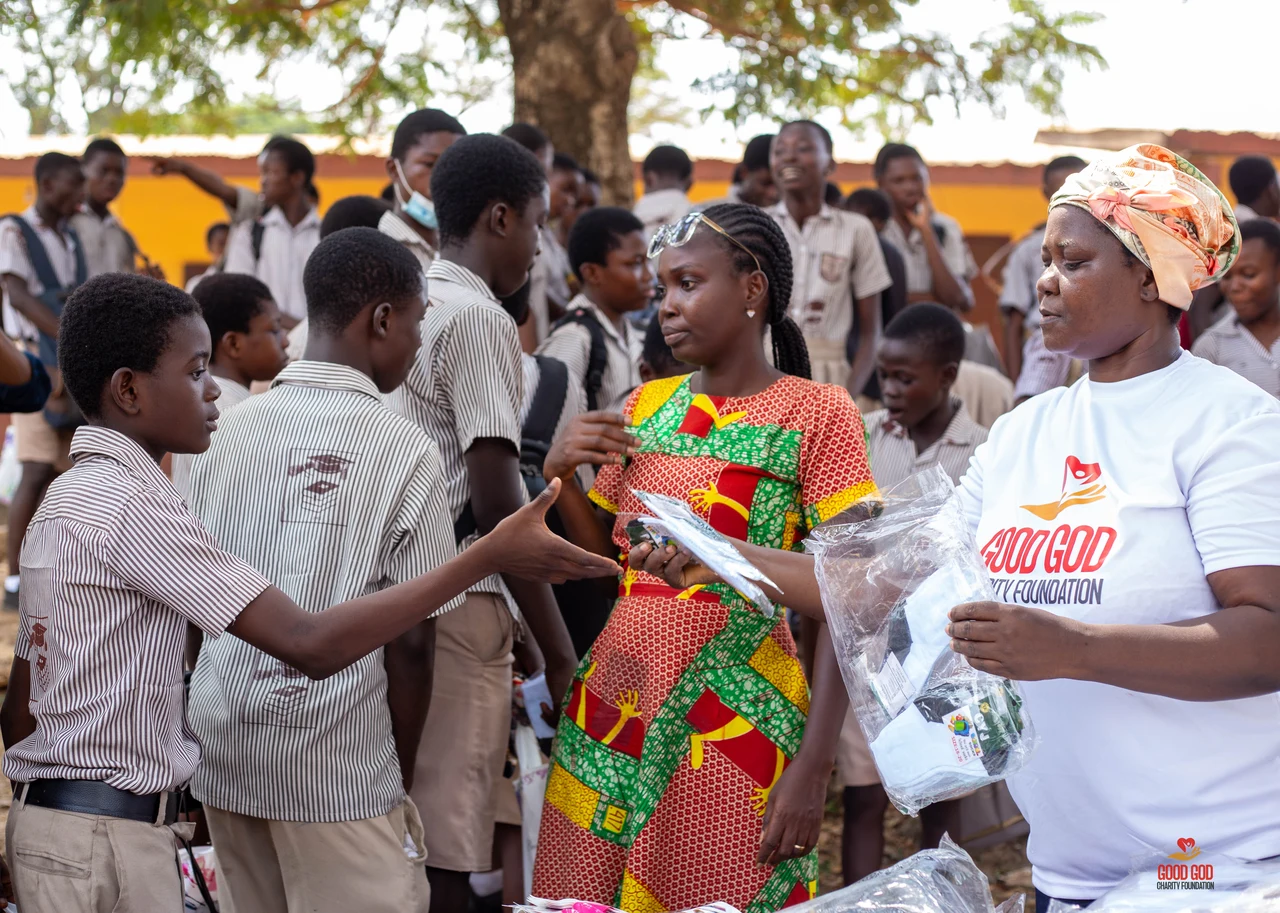 GGCF volunteer sharing items with pupils during the New Amakom school visit